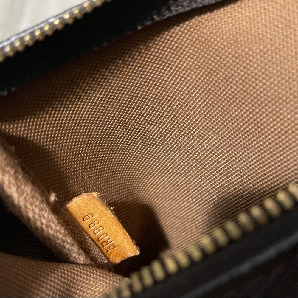 classic monogrammed bag Lv 
he doesn't have the belt, has code.